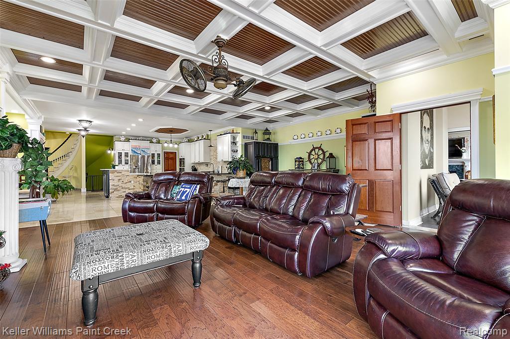 328 S Broadway Street Property Photo 29