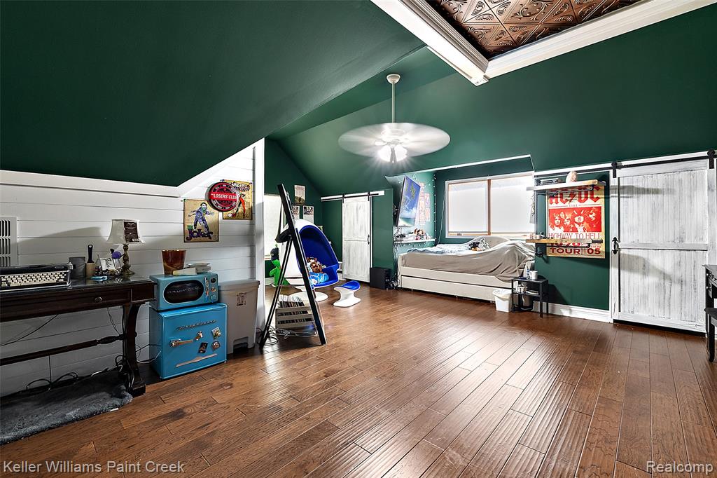 328 S Broadway Street Property Photo 39