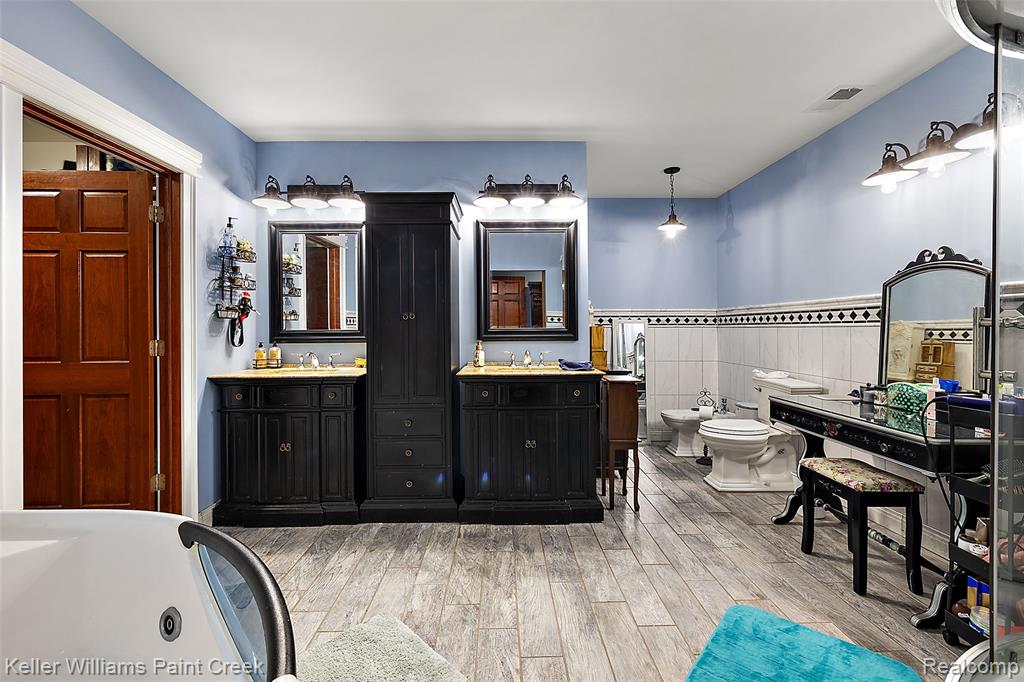 328 S Broadway Street Property Photo 43