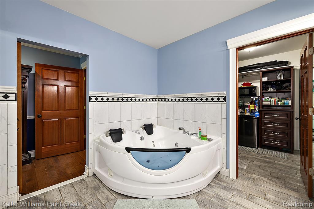 328 S Broadway Street Property Photo 44