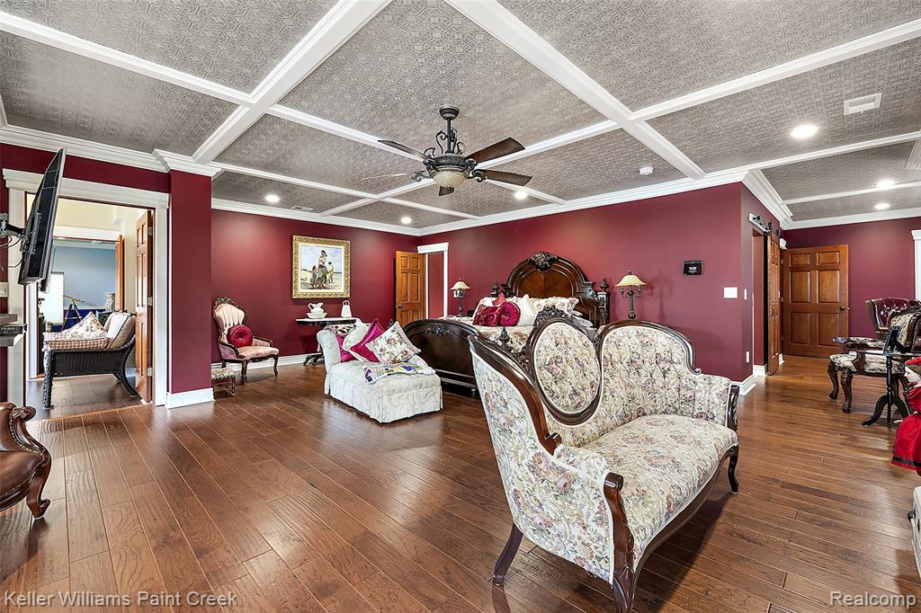 328 S Broadway Street Property Photo 49