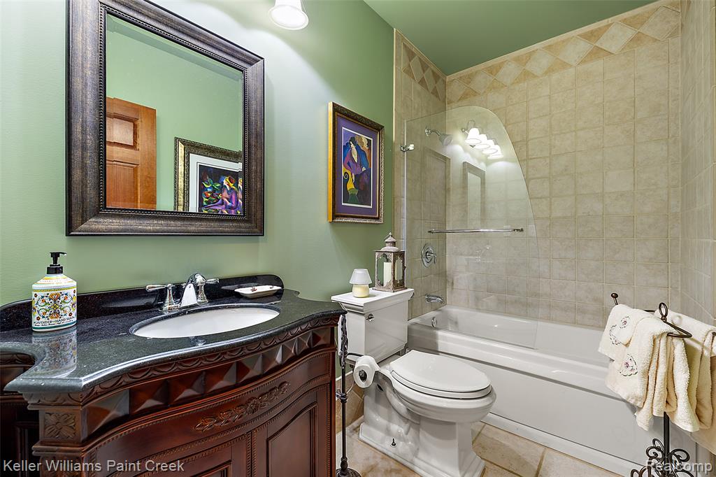 328 S Broadway Street Property Photo 57