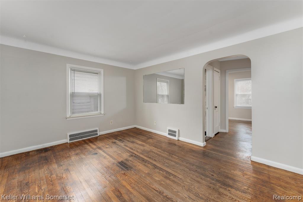 19163 Kenosha Street Property Photo 3