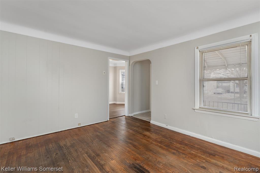 19163 Kenosha Street Property Photo 5