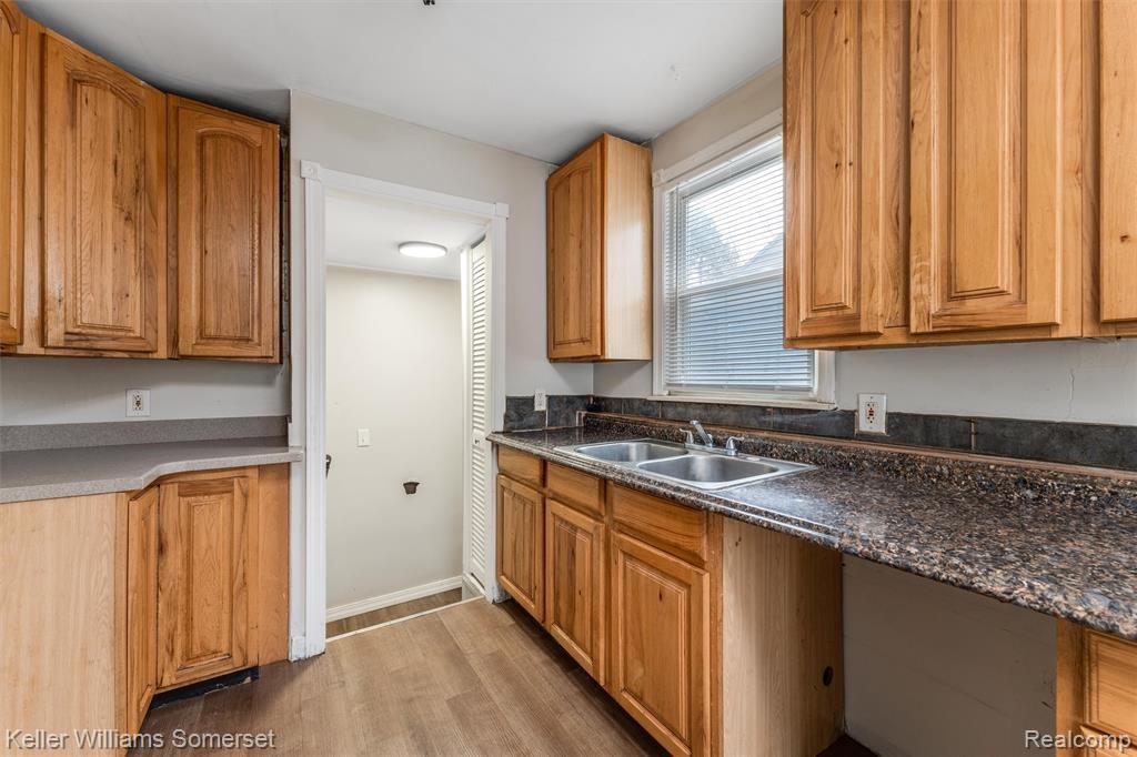 19163 Kenosha Street Property Photo 8