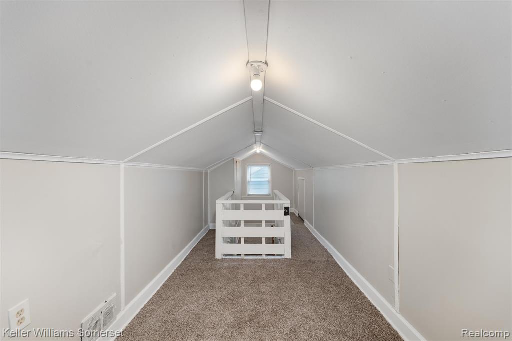 19163 Kenosha Street Property Photo 16