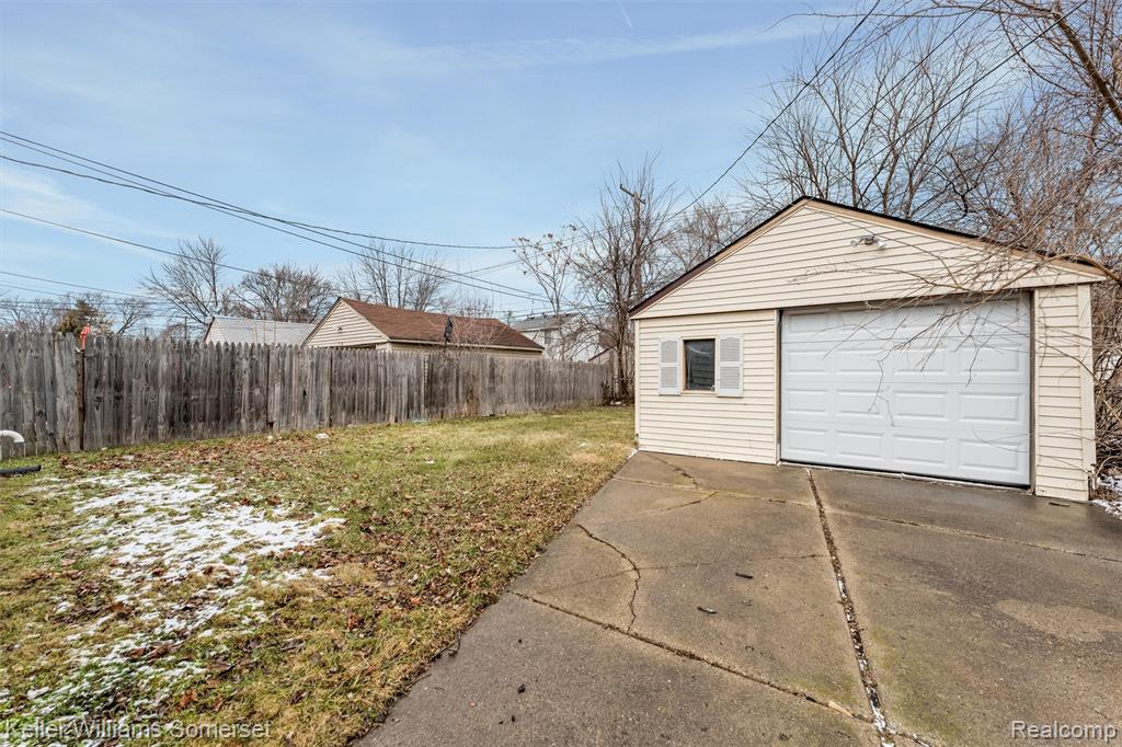 19163 Kenosha Street Property Photo 19