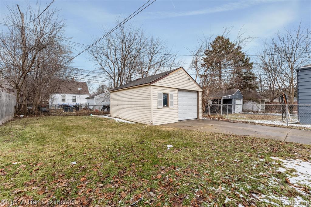 19163 Kenosha Street Property Photo 20