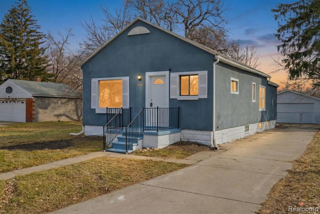 21044 Sunset Avenue Property Photo 1
