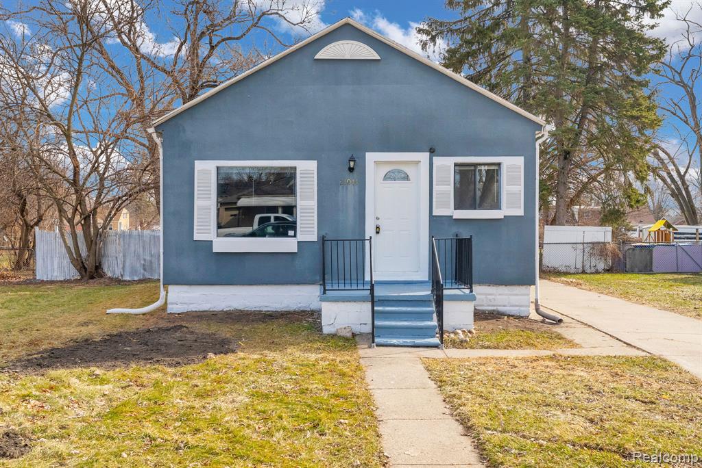 21044 Sunset Avenue Property Photo 2