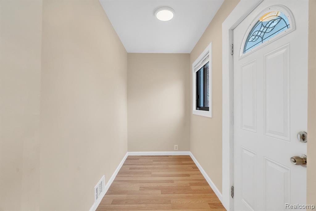 21044 Sunset Avenue Property Photo 5