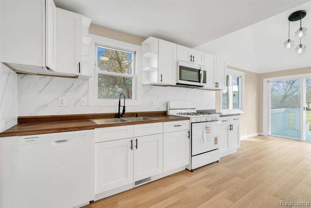21044 Sunset Avenue Property Photo 11