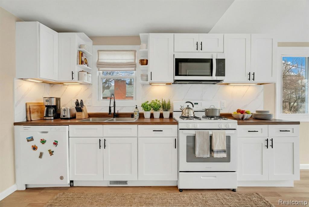 21044 Sunset Avenue Property Photo 12