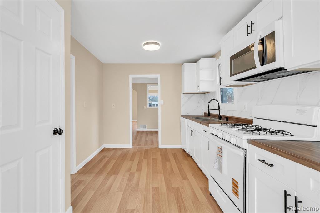 21044 Sunset Avenue Property Photo 13