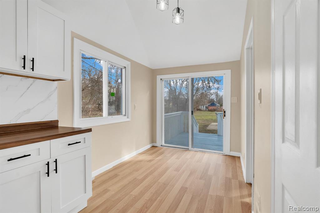 21044 Sunset Avenue Property Photo 17