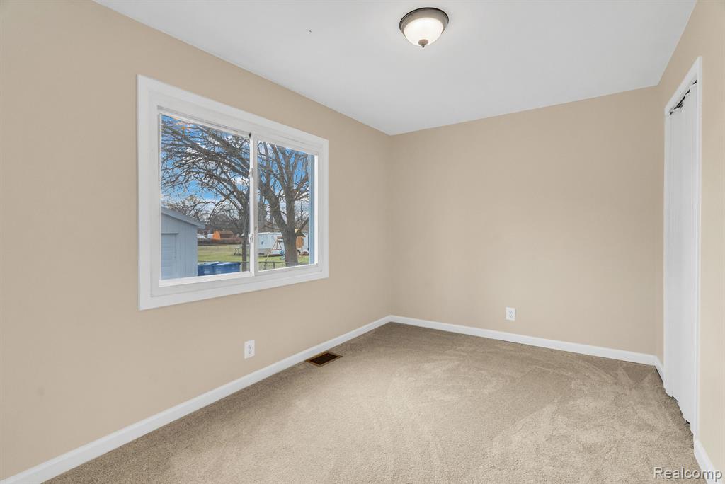 21044 Sunset Avenue Property Photo 22