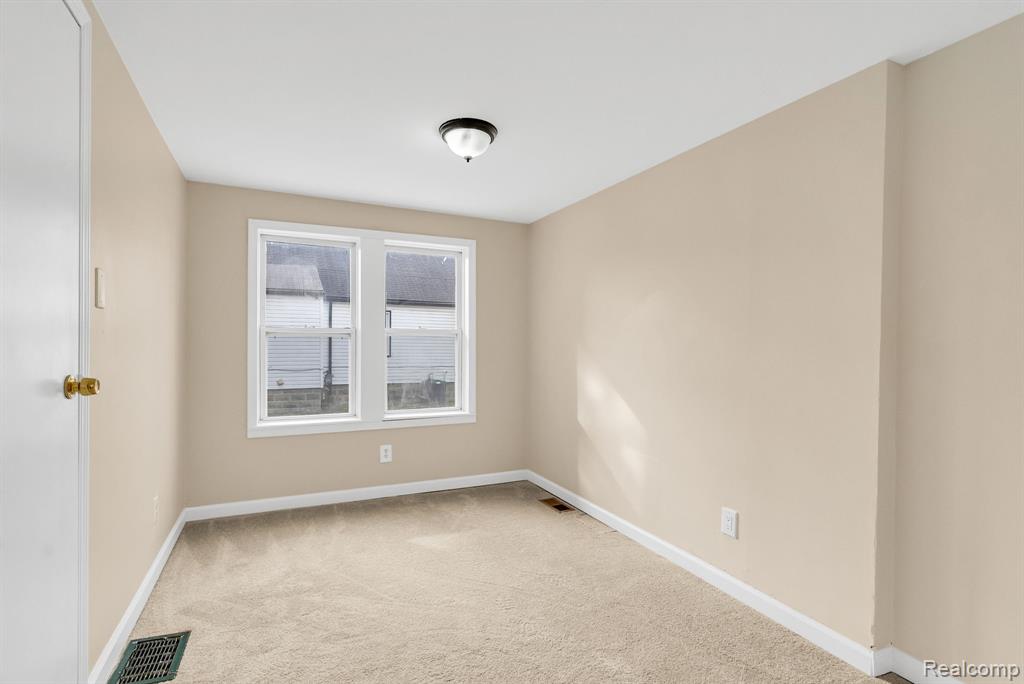 21044 Sunset Avenue Property Photo 24