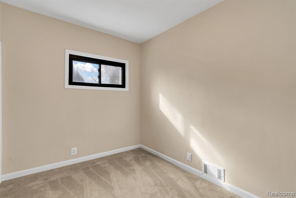 21044 Sunset Avenue Property Photo 26