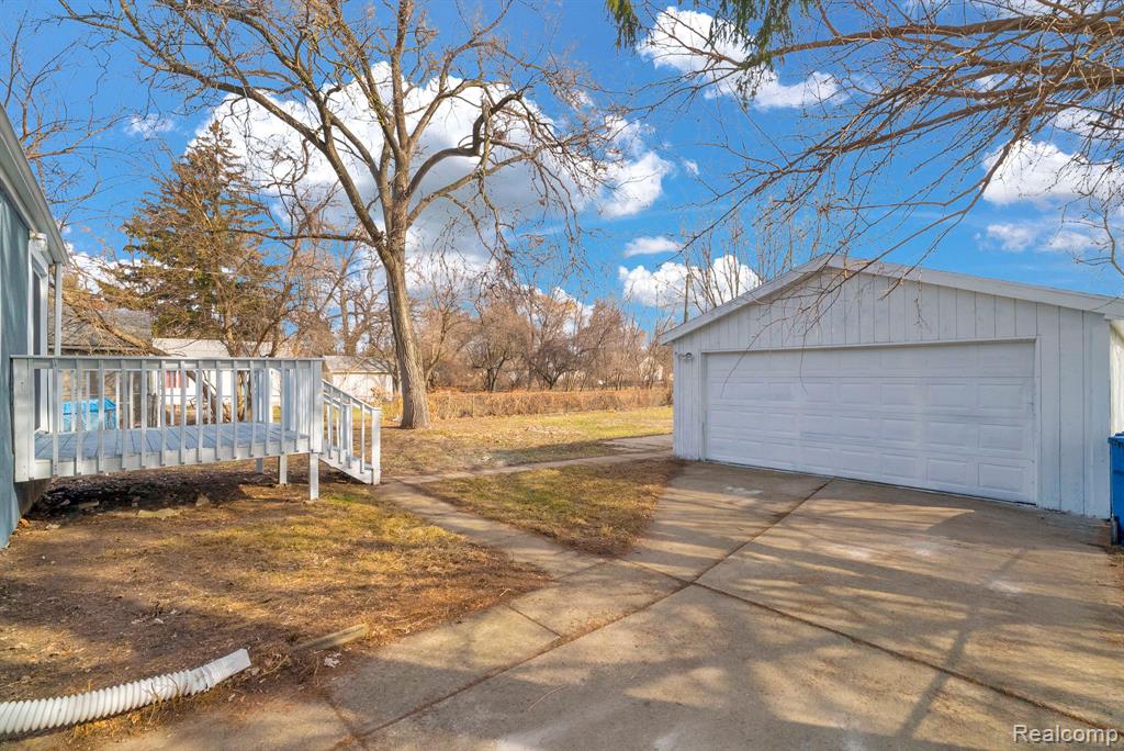 21044 Sunset Avenue Property Photo 29