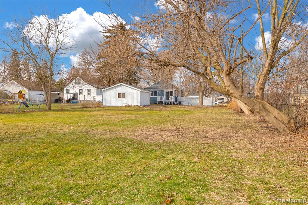 21044 Sunset Avenue Property Photo 32