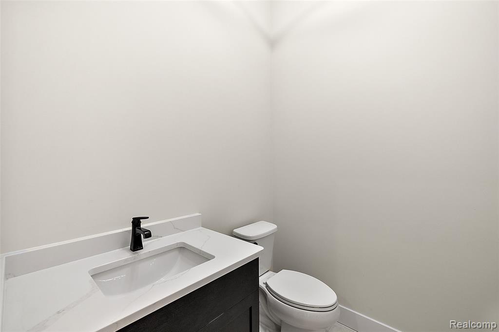 17824 Biscayne Drive Property Photo 26