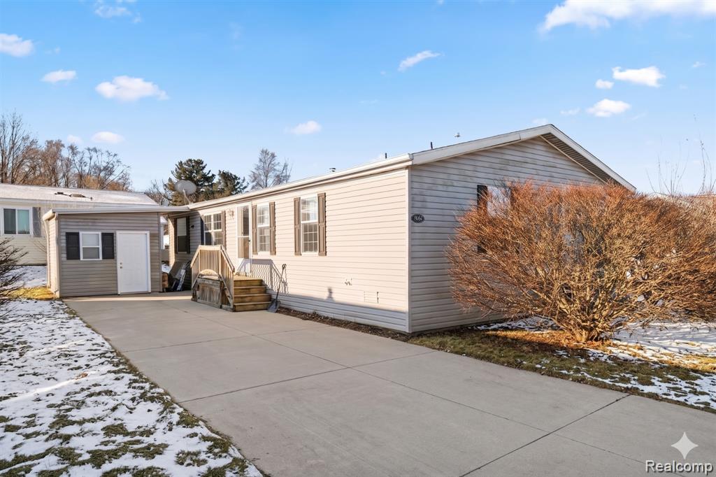 2055 Cedar Circle Property Photo 2