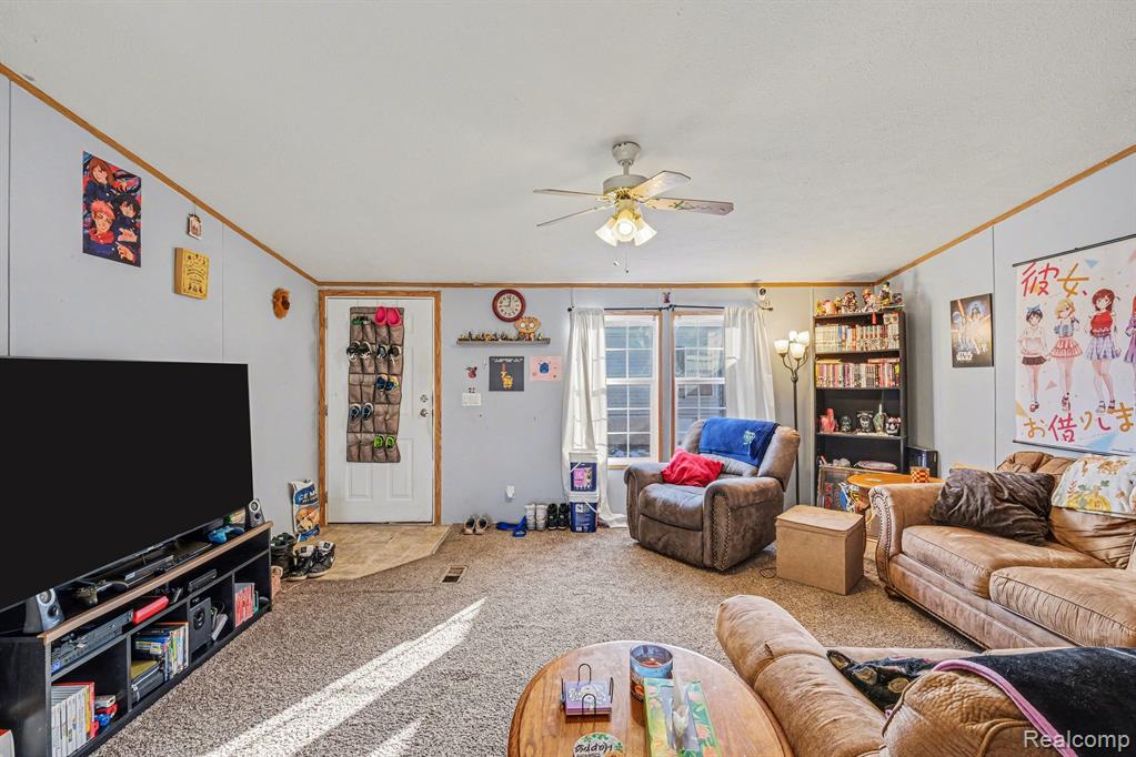 2055 Cedar Circle Property Photo 3