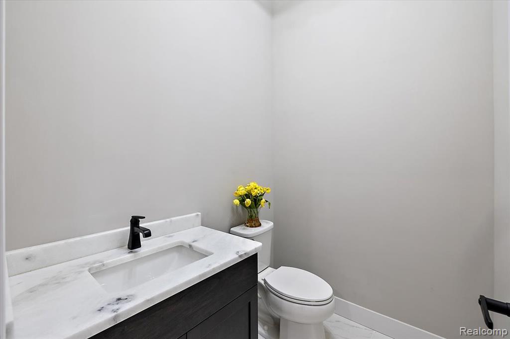 17827 Biscayne Drive Property Photo 25