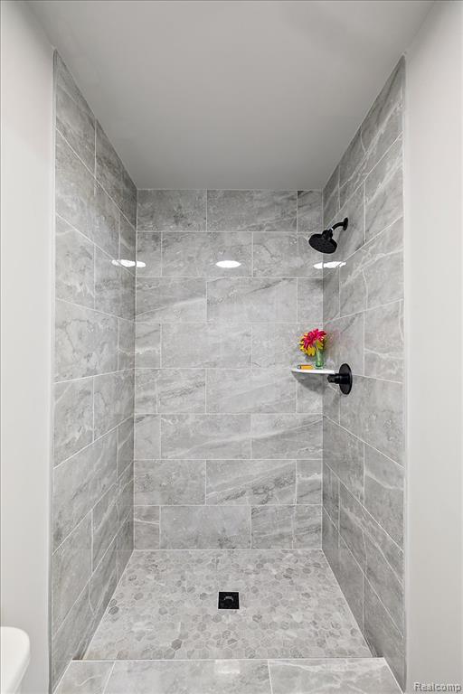 17827 Biscayne Drive Property Photo 46