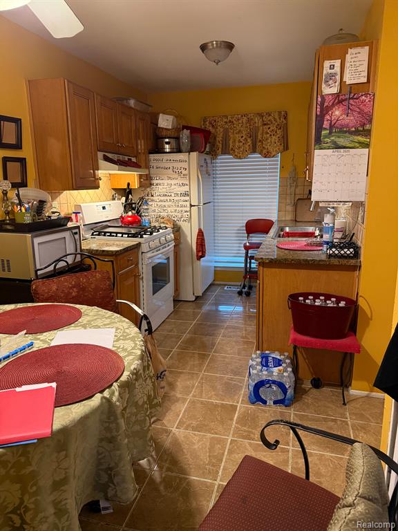 2110 Hyde Park Road Property Photo 22