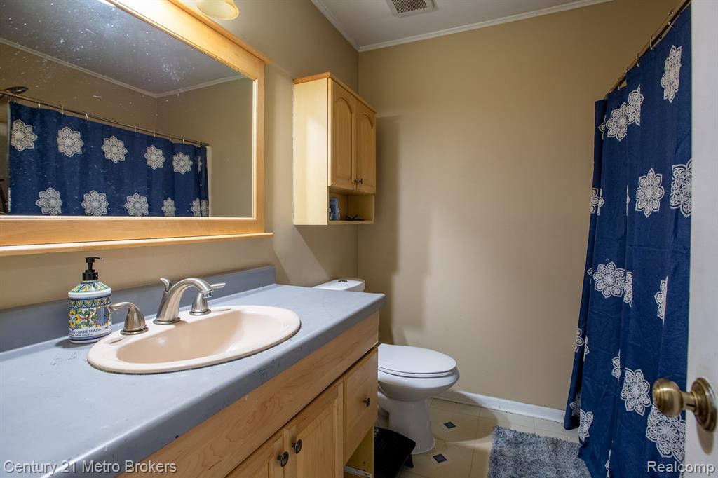 6101 Belsay Road Property Photo 5