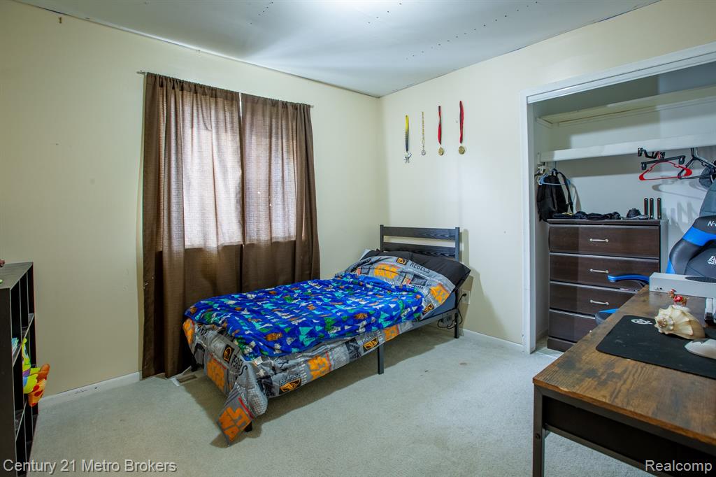 6101 Belsay Road Property Photo 6