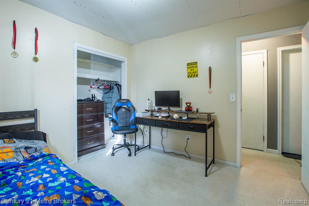 6101 Belsay Road Property Photo 7