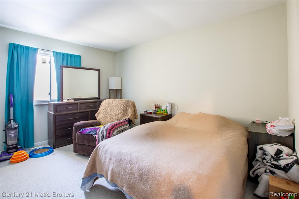 6101 Belsay Road Property Photo 10