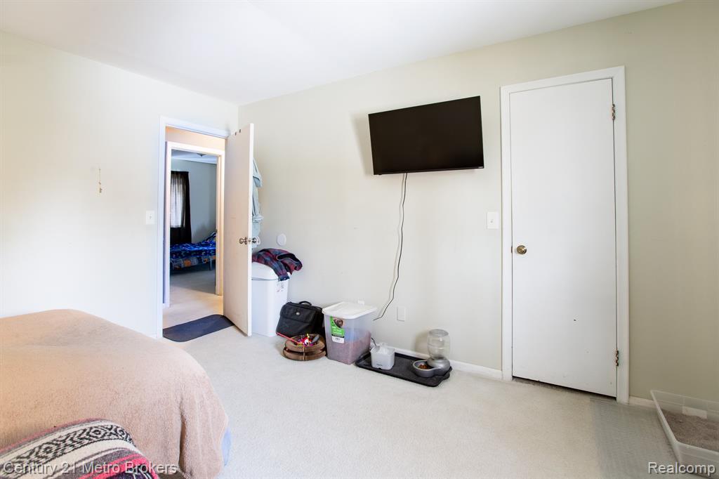 6101 Belsay Road Property Photo 11