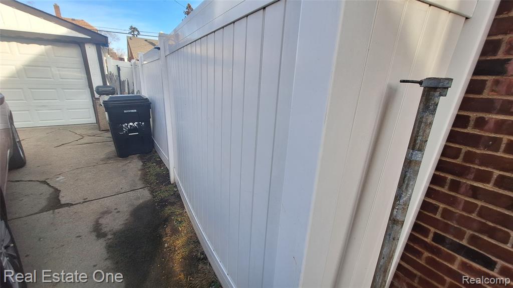 15094 Strathmoor Street Property Photo 16