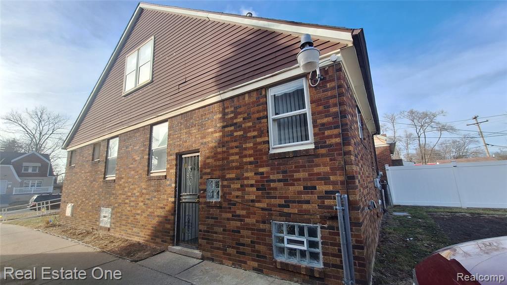 15094 Strathmoor Street Property Photo 18