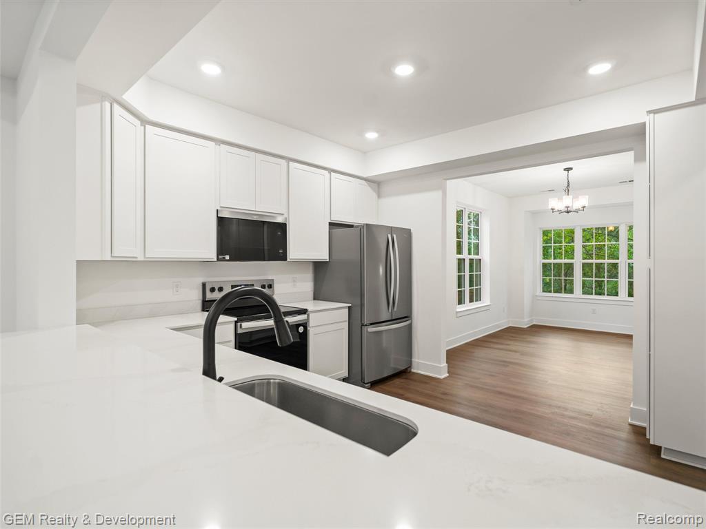 508 Village Lane Property Photo 8