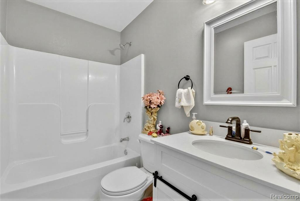 6198 Brancheau Road Property Photo 33