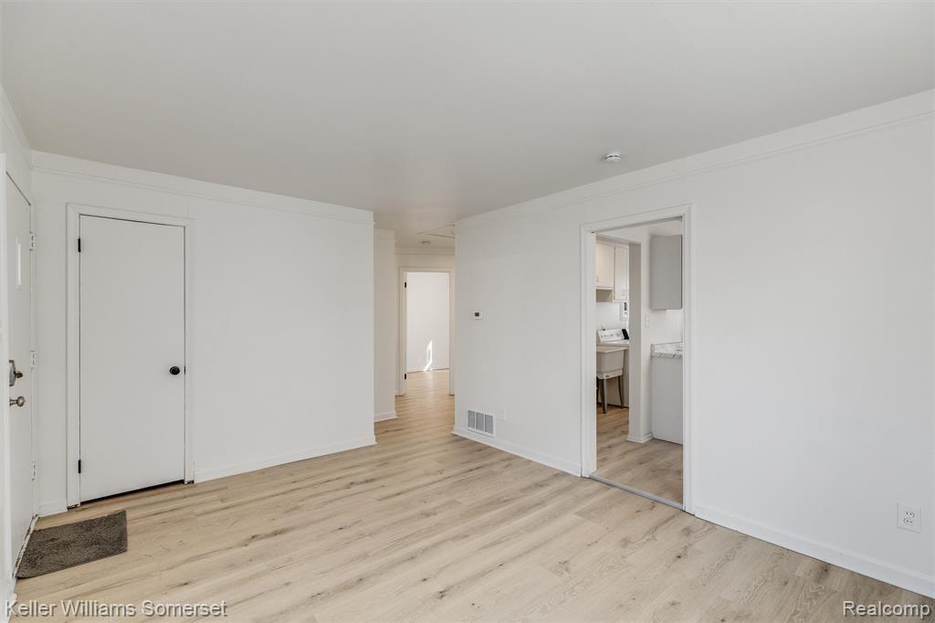 24840 Lauren Avenue Property Photo 6