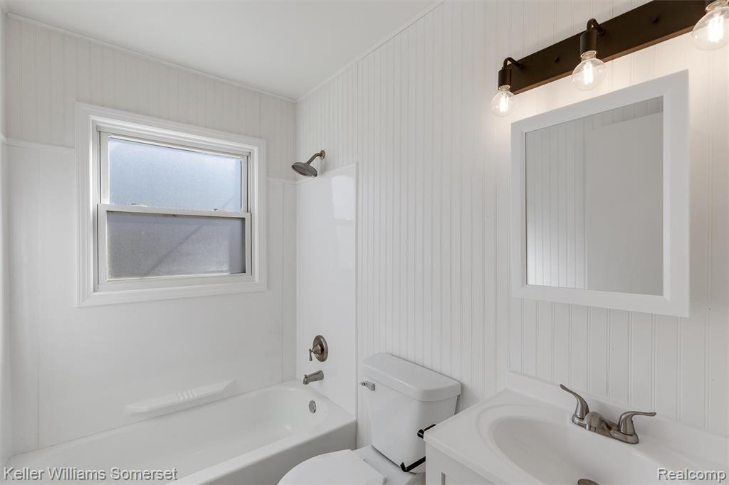 24840 Lauren Avenue Property Photo 12