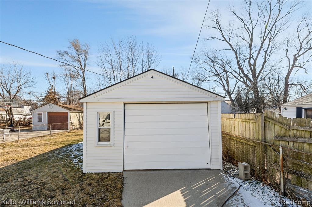 24840 Lauren Avenue Property Photo 20