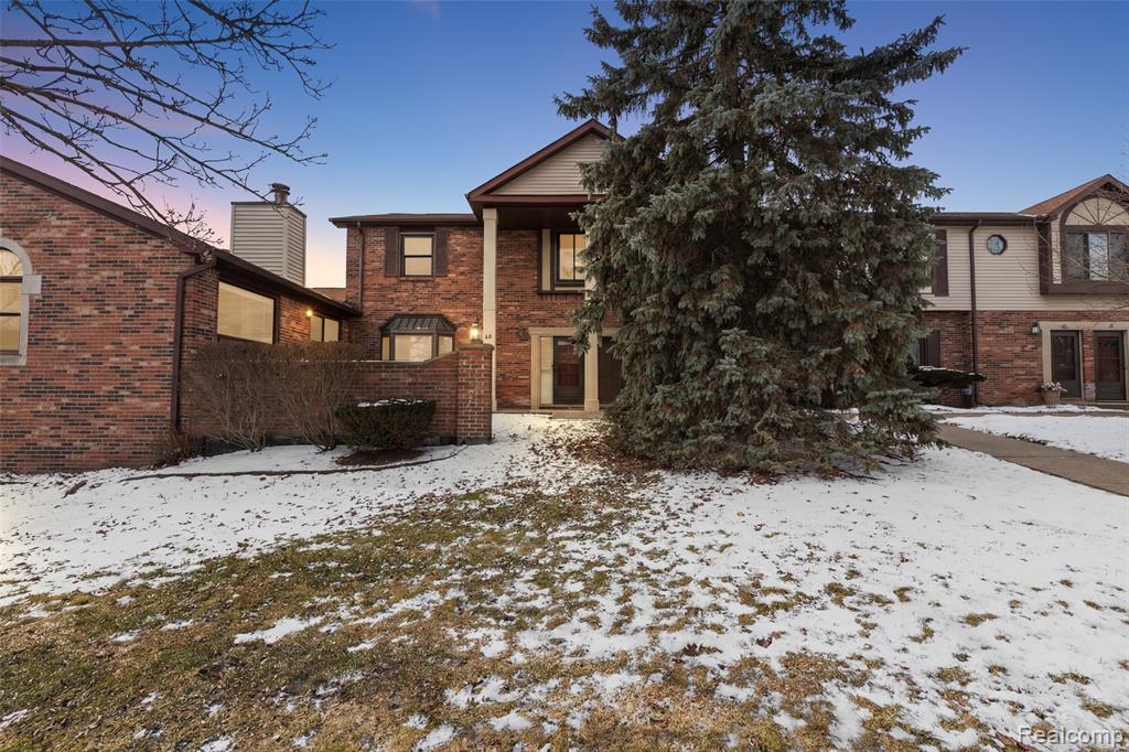 2322 London Bridge Drive Property Photo 1