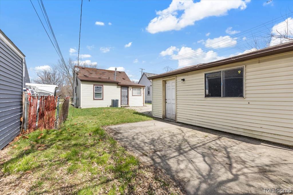 6808 Fisher Avenue Property Photo 5