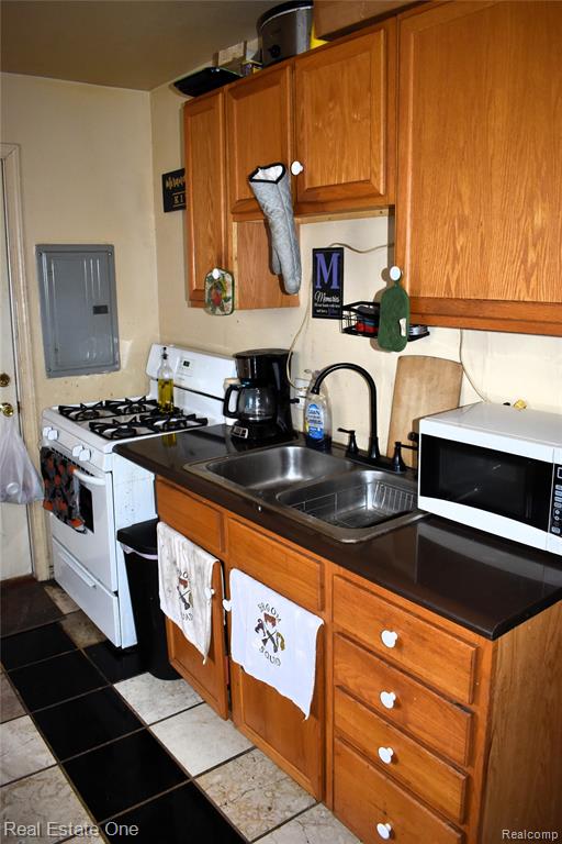 11319 Sherman Avenue Property Photo 3