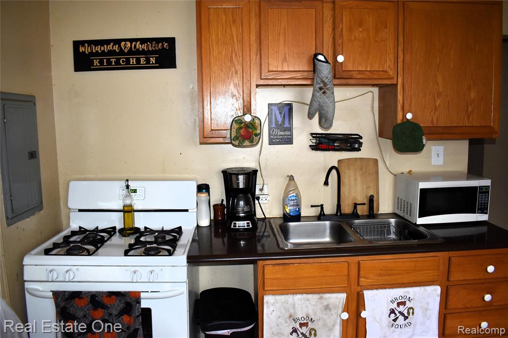 11319 Sherman Avenue Property Photo 4