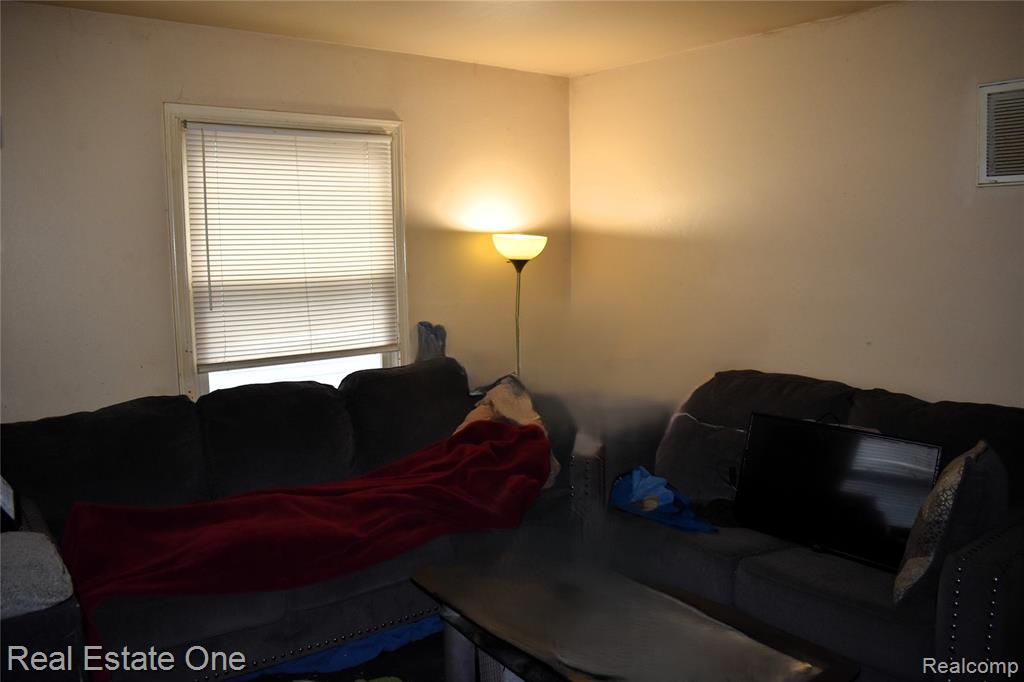 11319 Sherman Avenue Property Photo 11