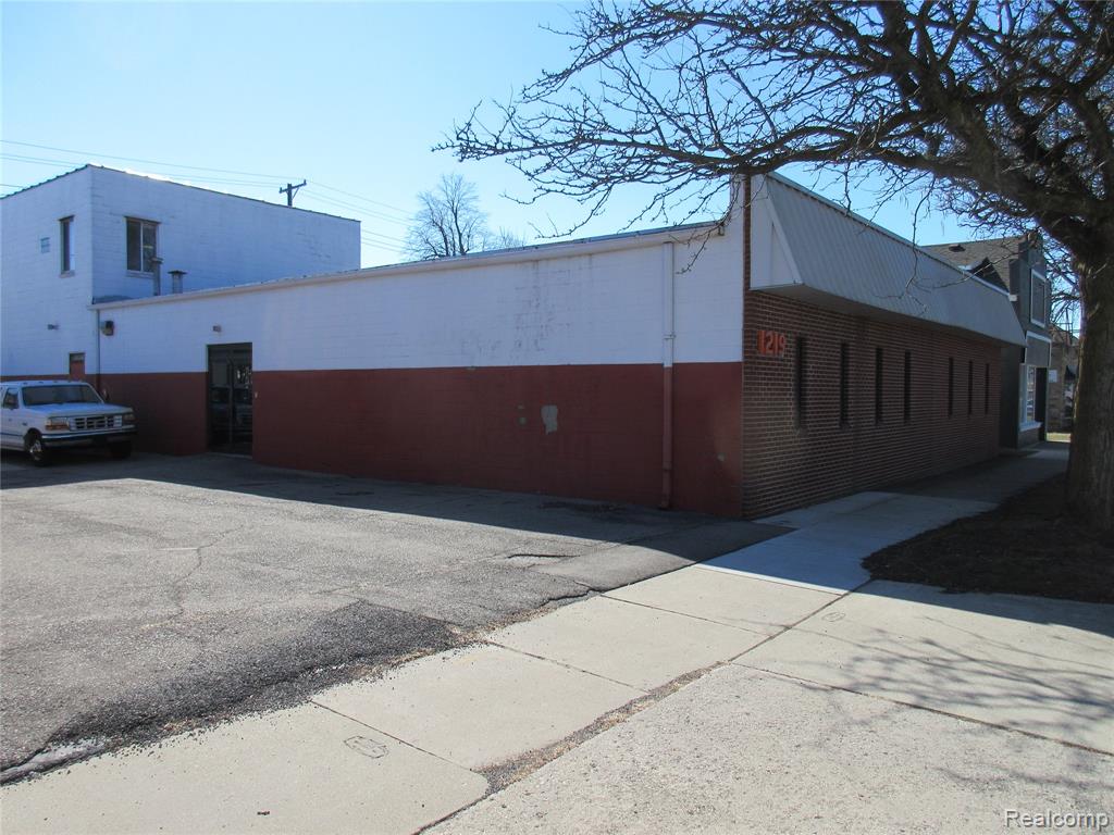 1219 Eureka Avenue Property Photo 1