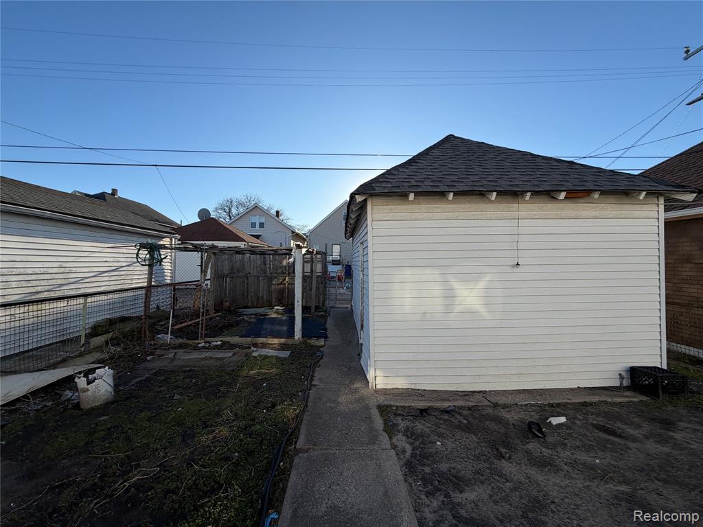 12091 Sobieski Street Property Photo 4
