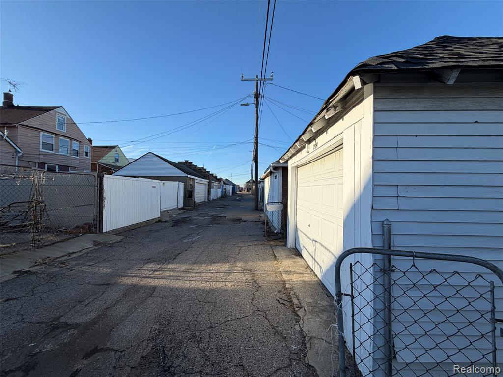 12091 Sobieski Street Property Photo 5
